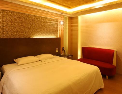 R7 Hotel เกาสง ภายนอก รูปภาพ