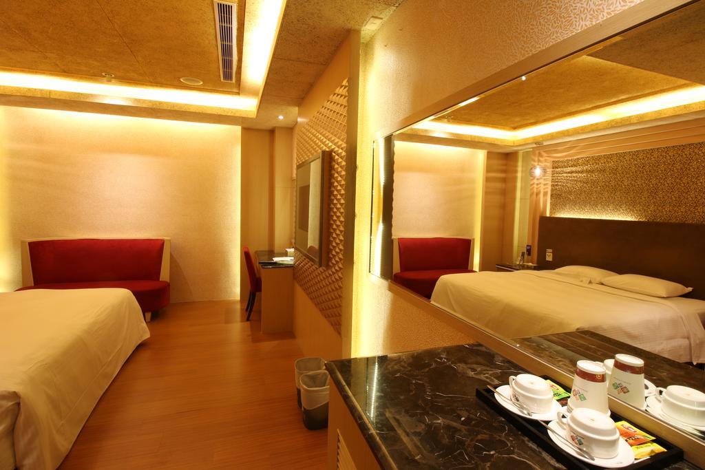 R7 Hotel เกาสง ภายนอก รูปภาพ