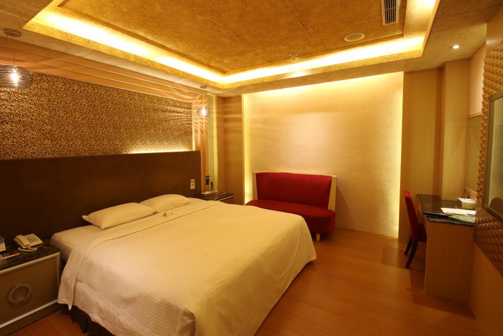 R7 Hotel เกาสง ภายนอก รูปภาพ