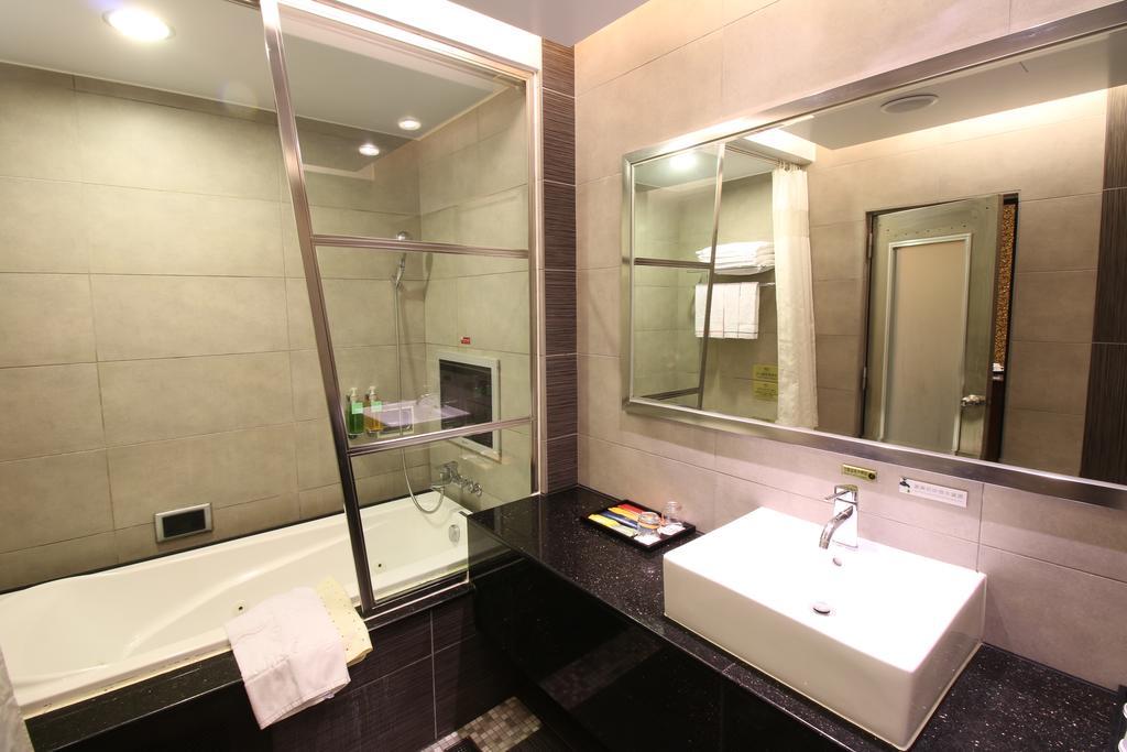R7 Hotel เกาสง ภายนอก รูปภาพ