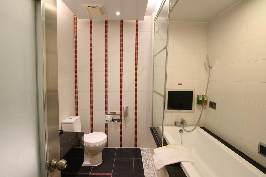 R7 Hotel เกาสง ภายนอก รูปภาพ